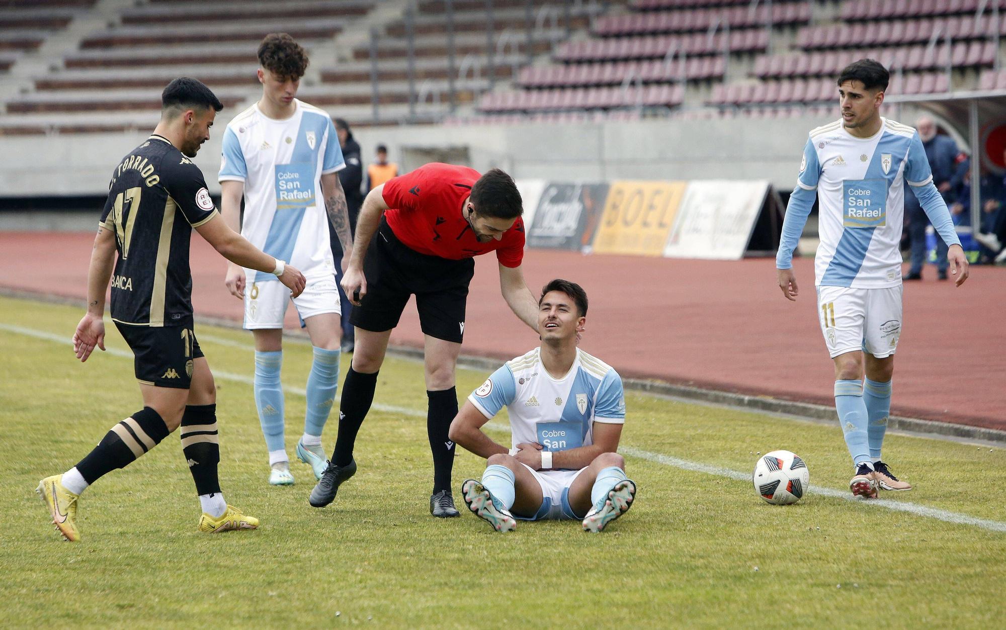 Las imágenes del partido del Compostela contra el Polvorón C.F.