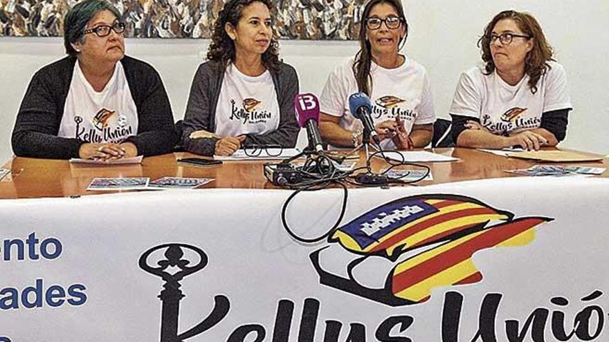 Representantes de Kellys Unión Balear, Sara del Mar García, su presidenta, la tercera por la izquierda