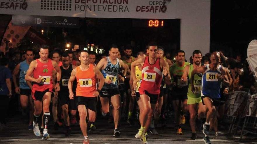 Víctor González Horta (dorsal 29) ya se posicionó al frente desde la línea de salida. // I. Abella