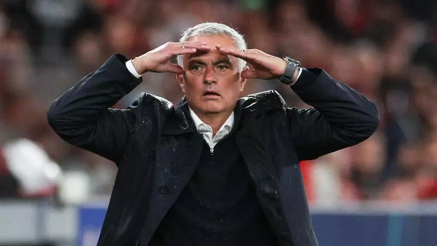 Mourinho: "No he tenido ningún contacto con el Real Madrid"