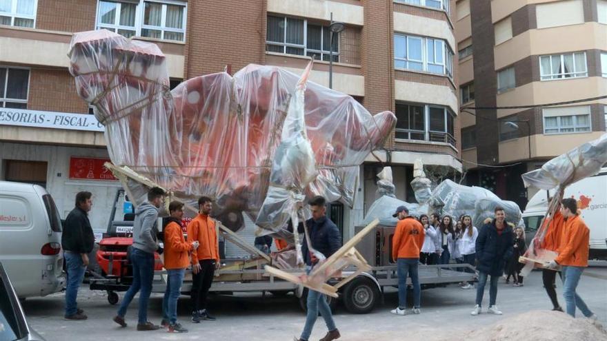 Las fallas ya invaden Burriana para comenzar la semana central festiva