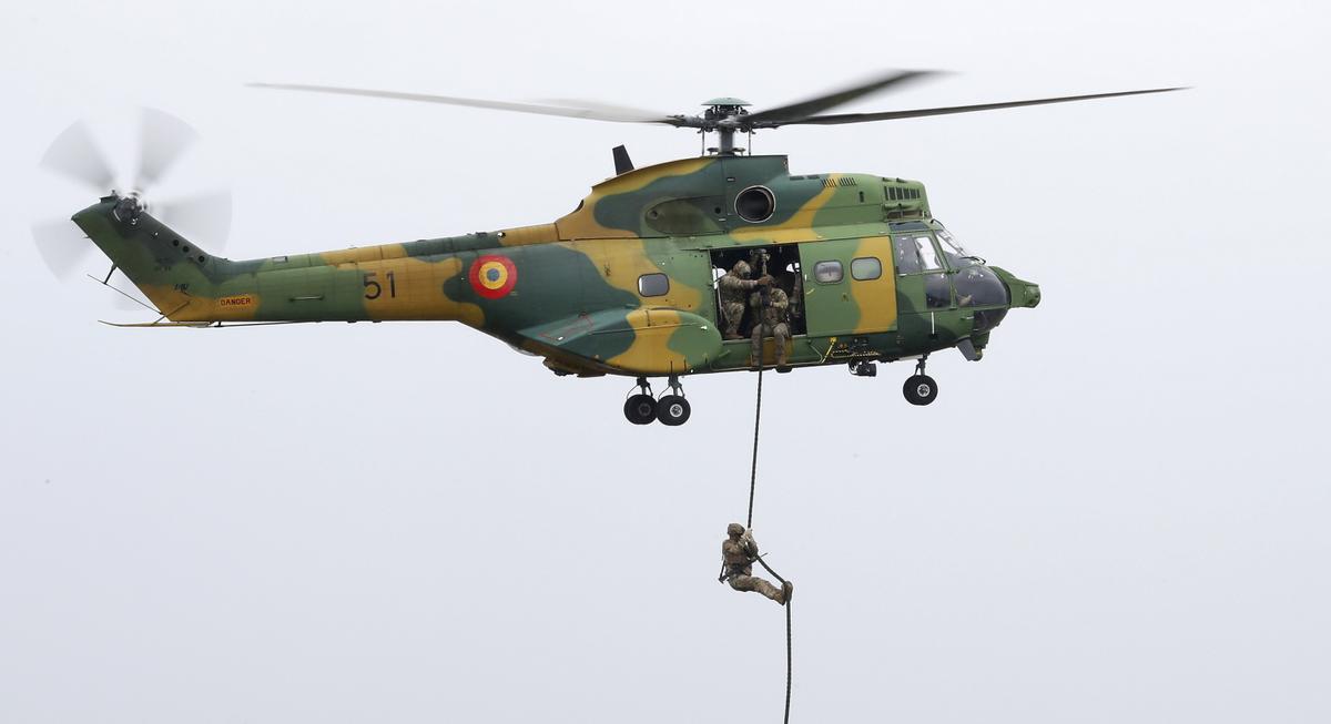 Fuerzas terrestres estadounidenses de la 101 División Aerotransportada, durante un ejercicio en la base aérea de la OTAN, en Rumania