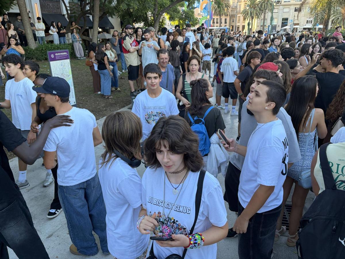 Batalla de 'farmear aura' en la Plaza de la Marina