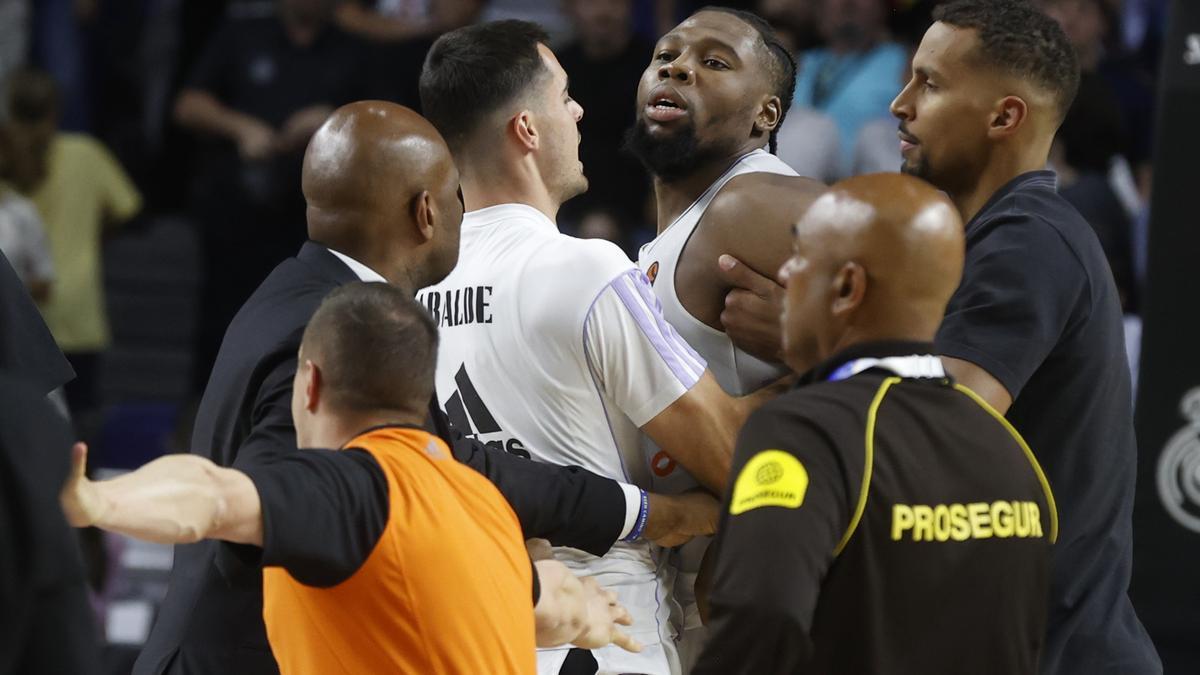 La enorme tangana entre el Real Madrid y el Partizan que obligó a los árbitros a pitar el final del partido