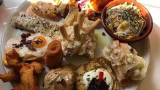 Este es el bar de Málaga que ofrece tapas "de toda la vida" a 1,50 euros: está en uno de los pueblos más visitados de la provincia