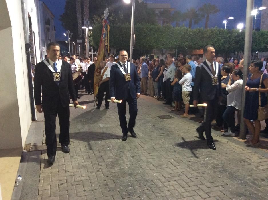 Participantes en la procesión.