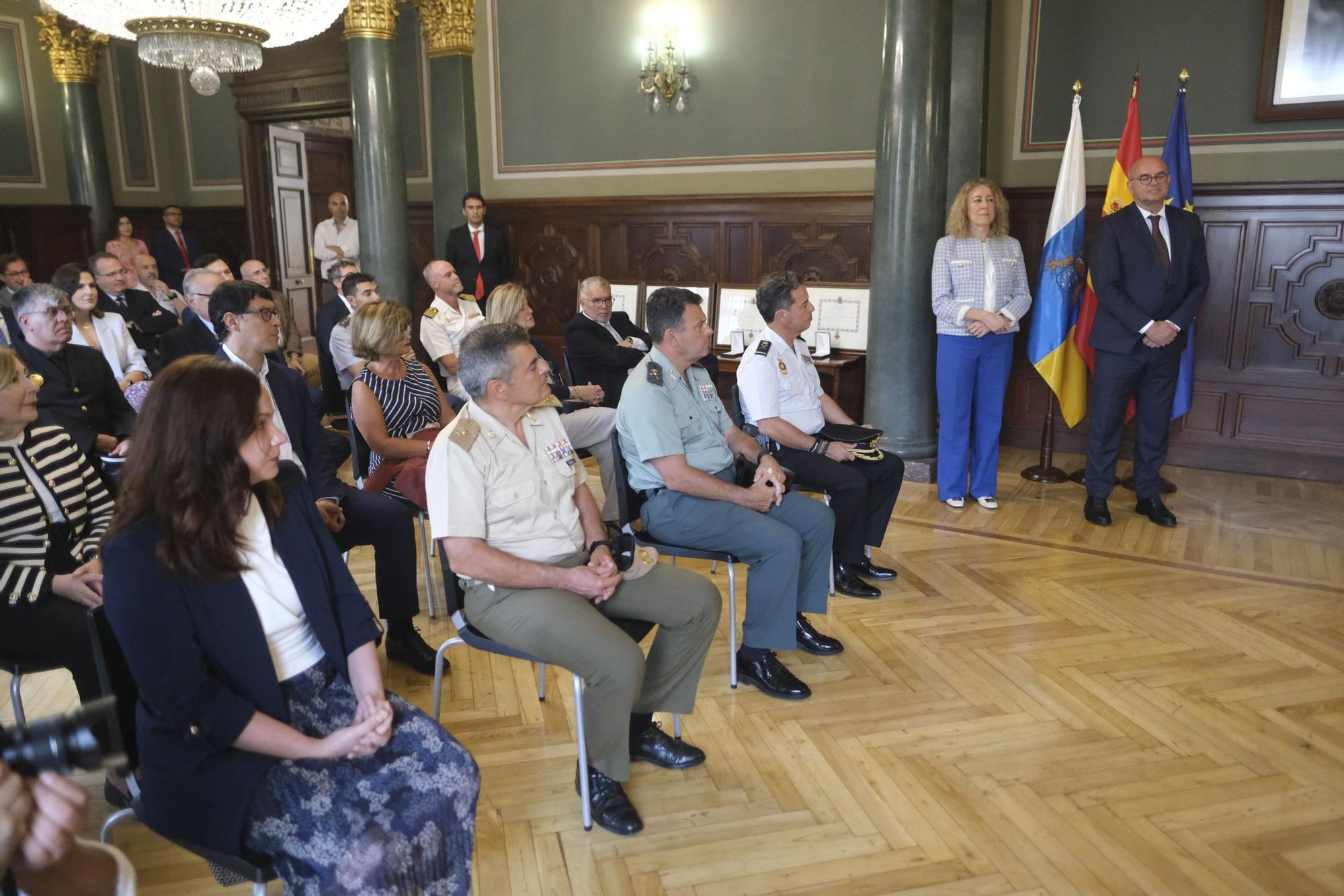 Imposición de condecoraciones de la Orden de Isabel la Católica y de la Orden del Mérito Civil