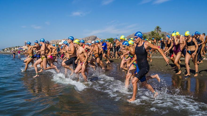 Más de 200 nadadores en Rincón, con Brazadas Solidarias