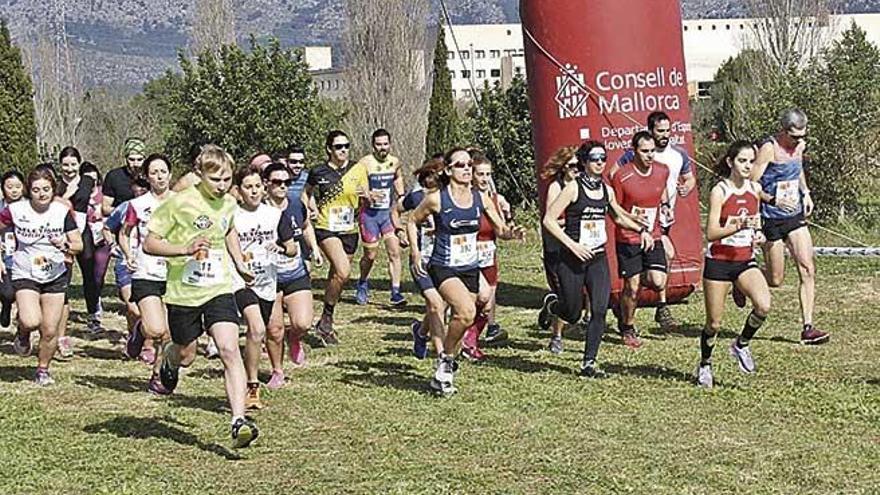 Momento de la salida de una de las pruebas disputadas ayer en el circuito de la UIB.