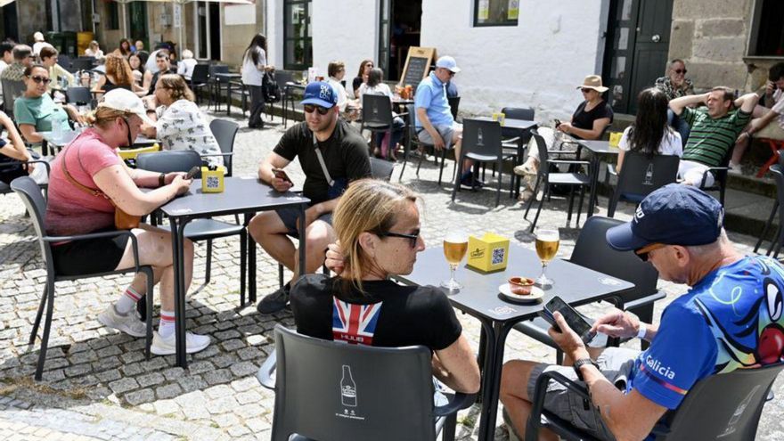 Atletas del Multisport en una terraza.