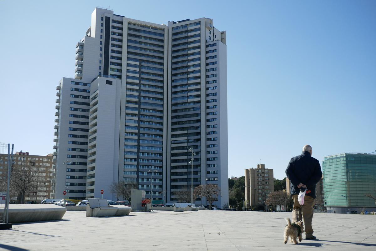 La Torre Zaragoza de avenida Navarra es el edificio residencial más alto de la capital y de Aragón con 106 metros.