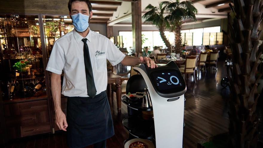 Cáceres tiene ya su primer robot camarero - El Periódico Extremadura