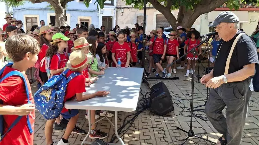 El rap, la reivindicación de les barxeres y una trobada escolar de Pedreguer y Gata que trenza futuro (vídeo)