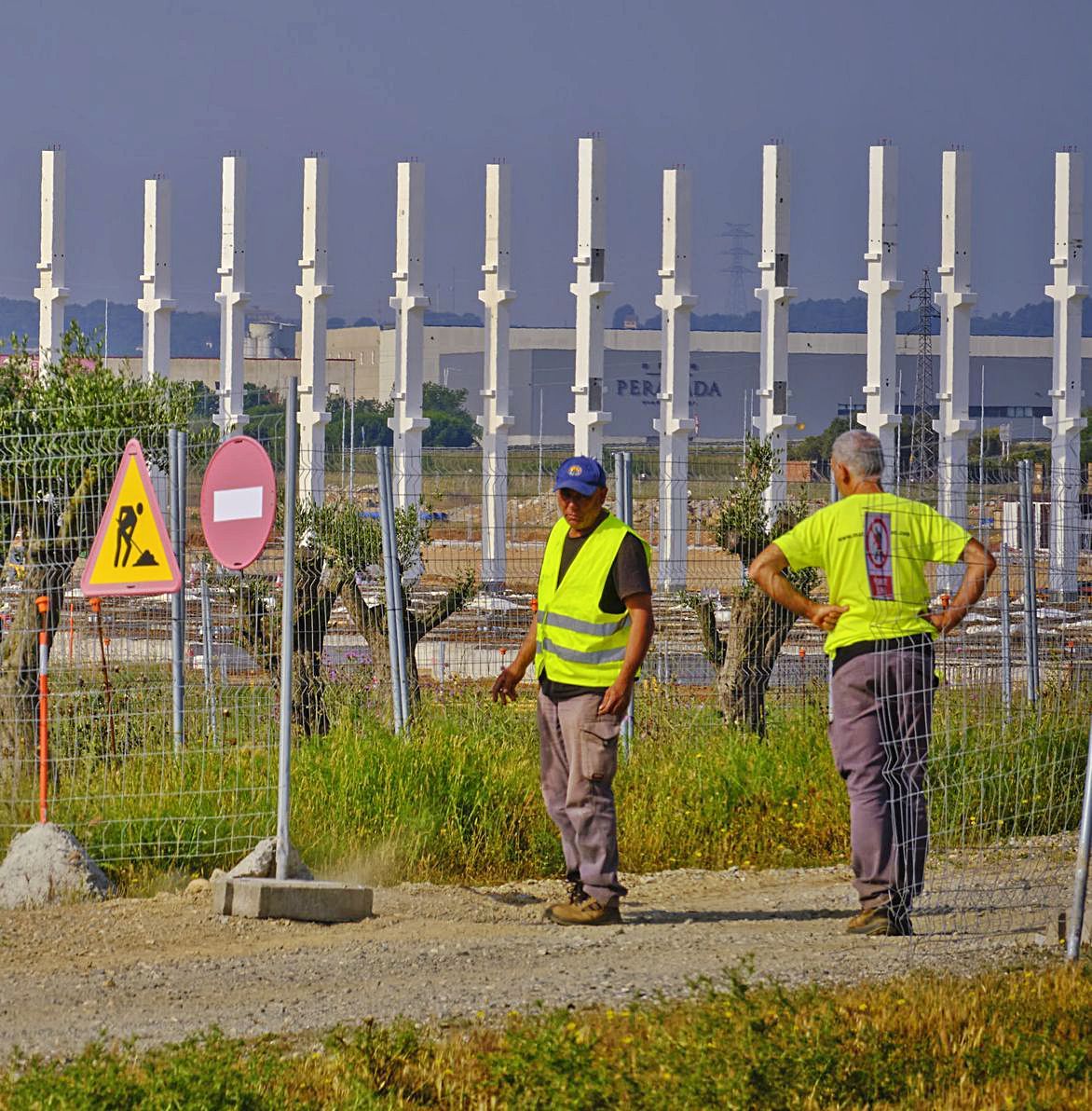 Estat de les obres de construcció de les naus d’Amazon al Logis Empordà