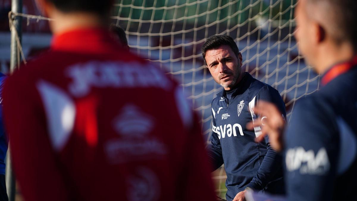 Adrián Colunga, este lunes en la vuelta a los entrenamientos tras el parón navideño