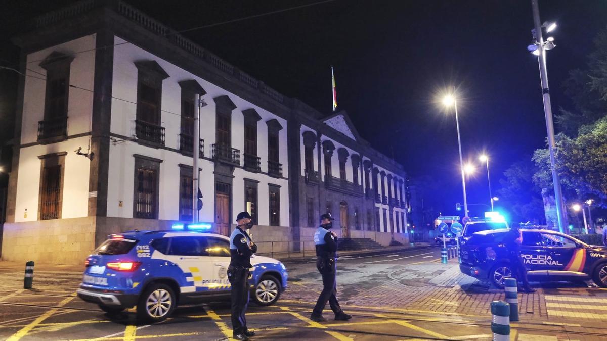 Alerta en Santa Cruz de Tenerife por un paquete sospechoso en la puerta de Capitanía