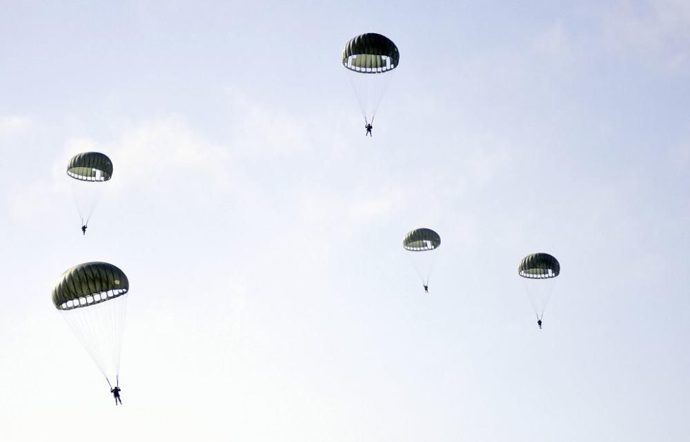 72º Aniversario del primer lanzamiento paracaidista de España en la Base Aérea de Alcantarilla