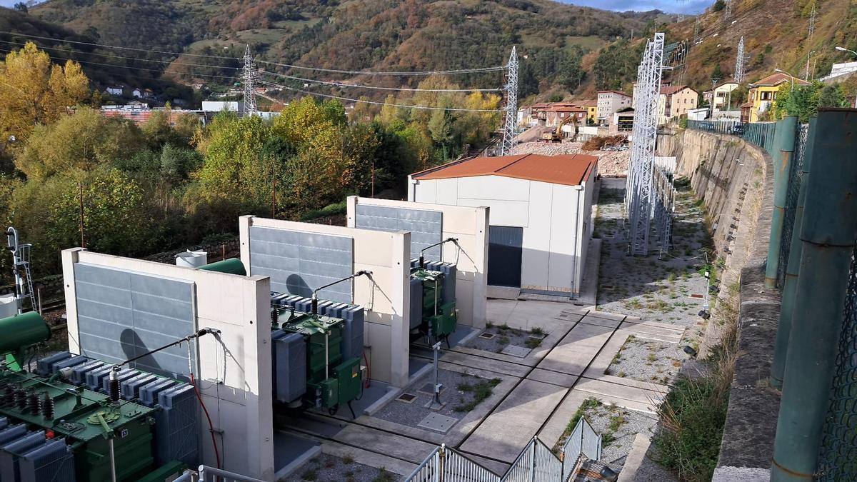 Aspecto actual de la subestación de Santa Cruz, en Mieres.