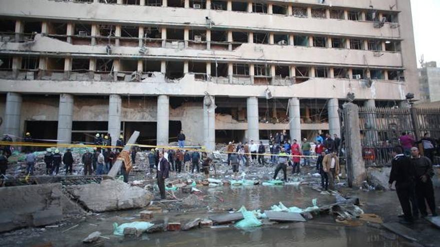Al menos cinco muertos y más de 80 heridos en tres atentados en El Cairo