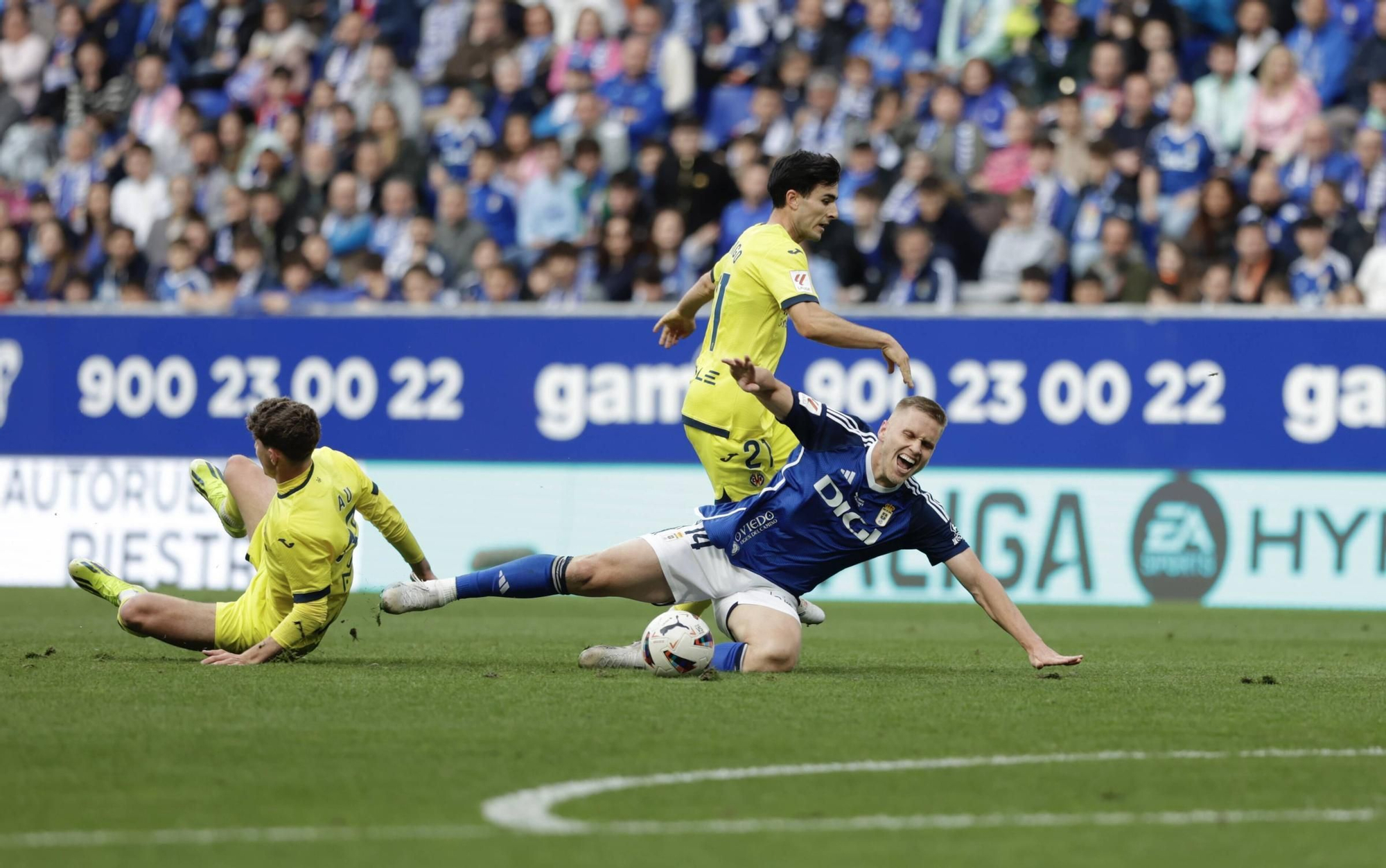 Alemão pega más duro y el Oviedo vuelve a ganar: 2-1