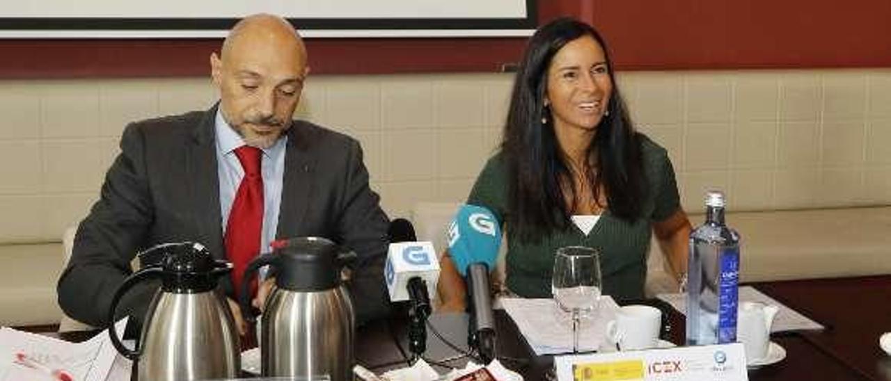 Sergio Prieto y Patricia García, ayer en Vigo. // Alba Villar