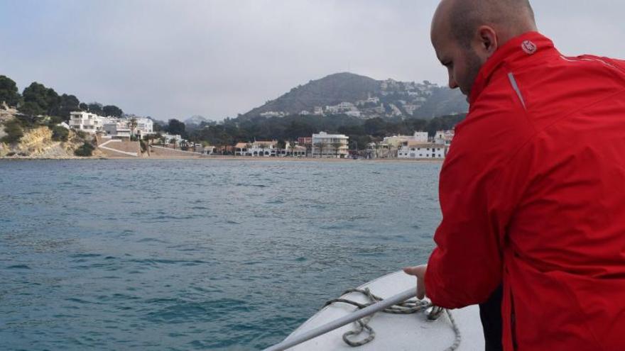 La playa del Portet, pionera en instalar boyas ecológicas que salvan la «posidonia»