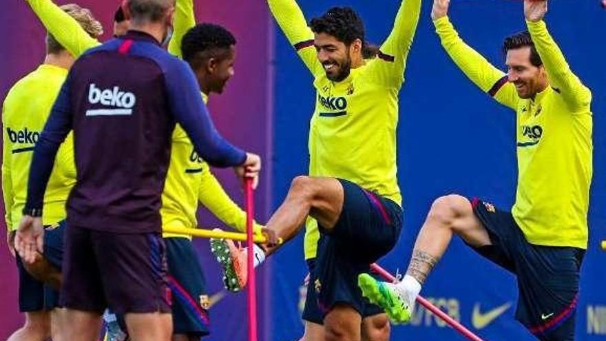 Messi, a la derecha, en el entrenamiento de ayer.