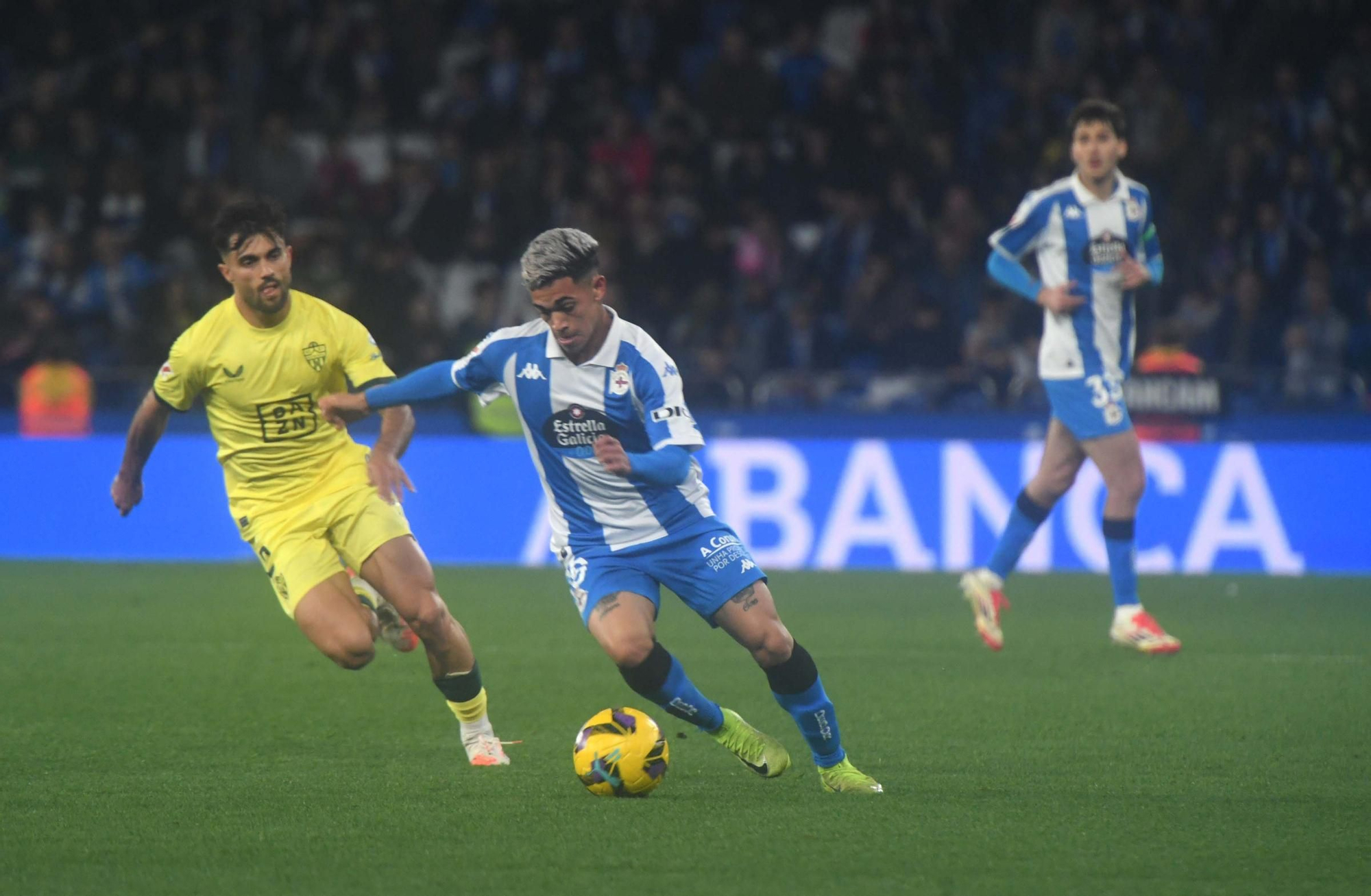 El Deportivo doblega al Almería en Riazor (3-1)