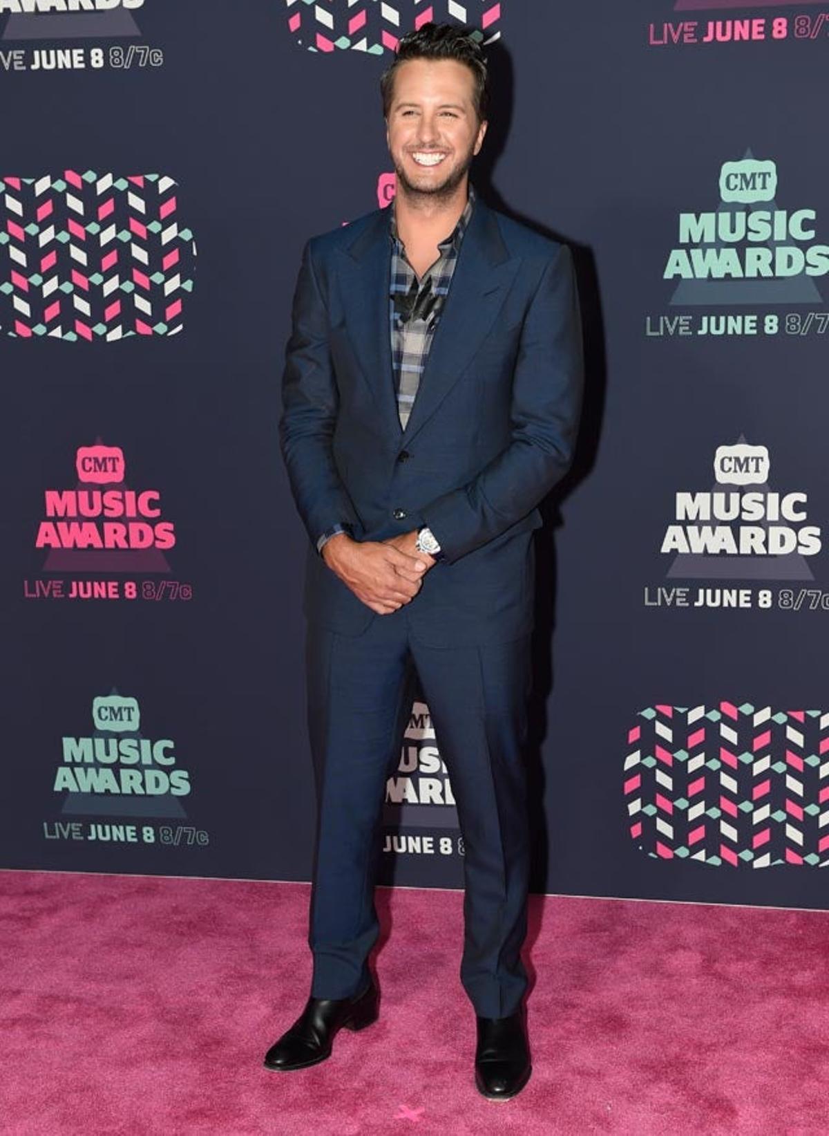Luke Bryan, en la alfombra rosa de los CMT Music Awards 2016.