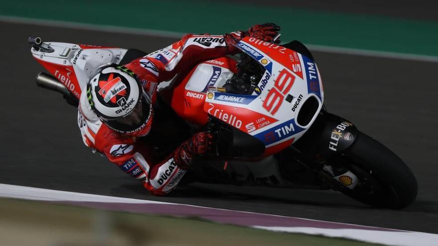 Jorge Lorenzo, en los entrenamientos libres de ayer en el circuito de Losail.