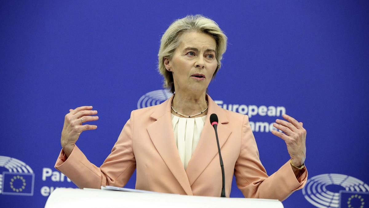 La presidenta de la Comisión Europea, Ursula von der Leyen, durante la presentación en Estrasburgo de su nuevo colegio de comisarios.