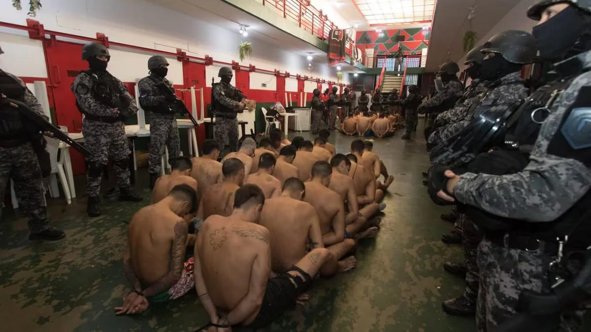 Imagen difundida por el Gobierno de Santa Fe de presos de la cárcel de Piñero, en Rosario.