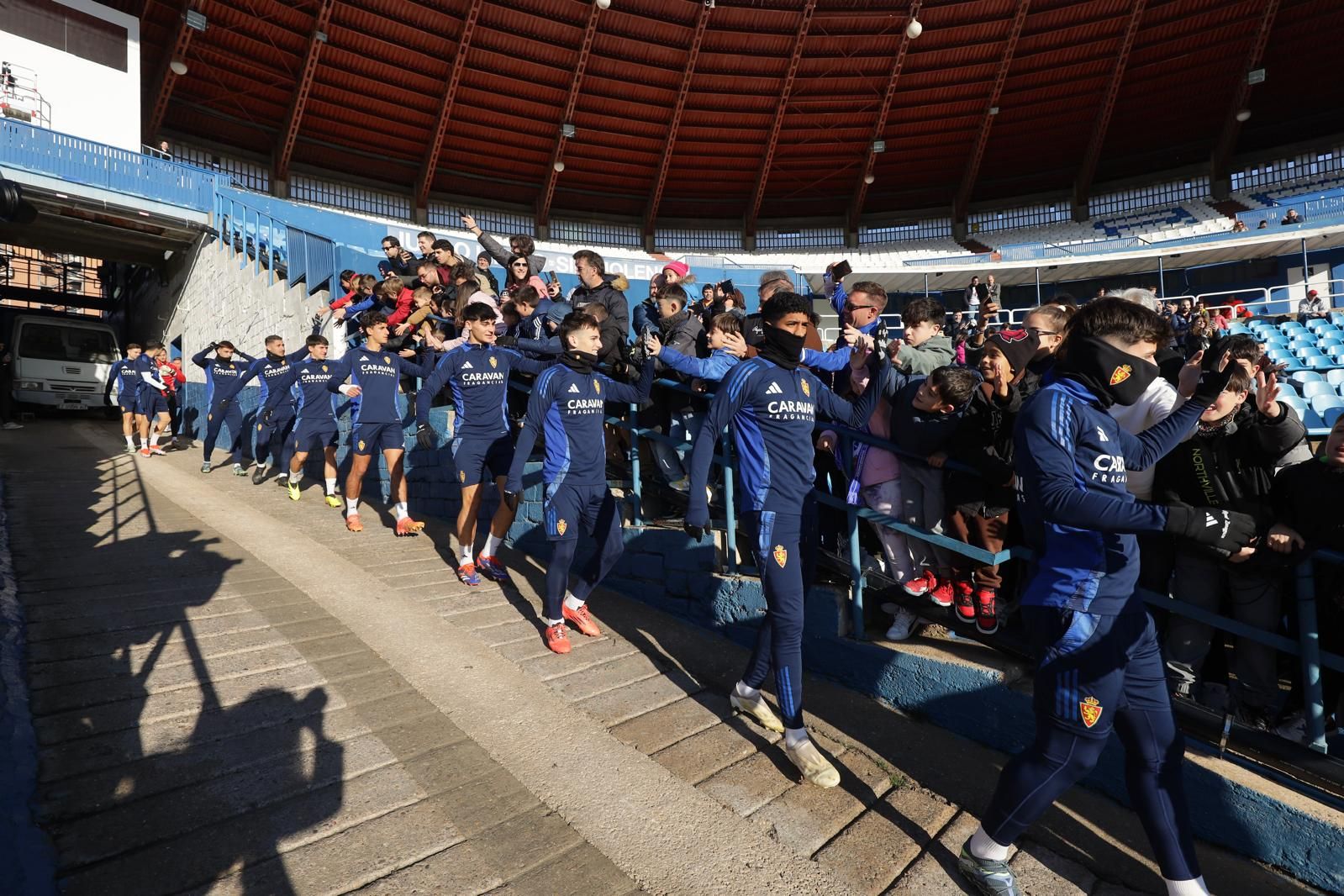 EN IMÁGENES | Gran ambiente en el entrenamiento a puertas abiertas del Real Zaragoza