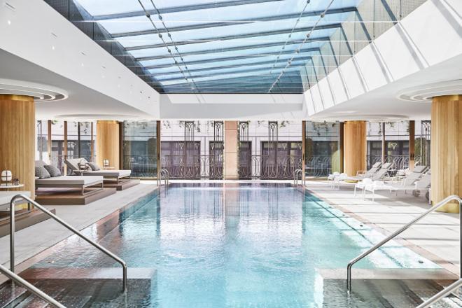 Piscina del spa del hotel Four Seasons Madrid