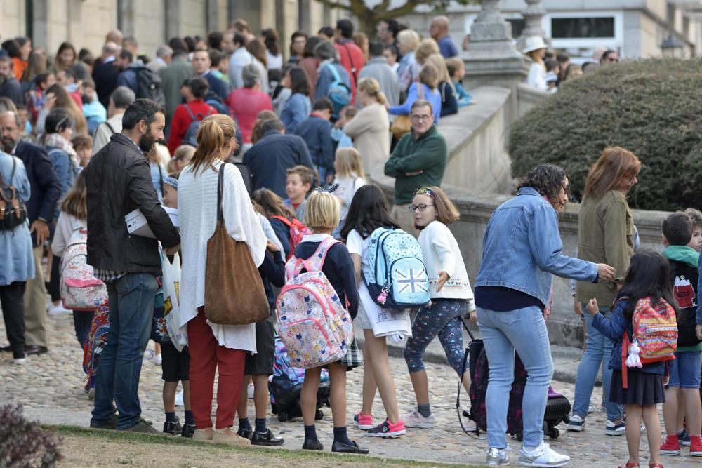 Los alumnos de Infantil, Primaria y Educación Especial comienzan hoy un nuevo curso. En A Coruña, son casi 20.000 niños los que acudirán hoy a clase para reencontrarse con sus compañeros.