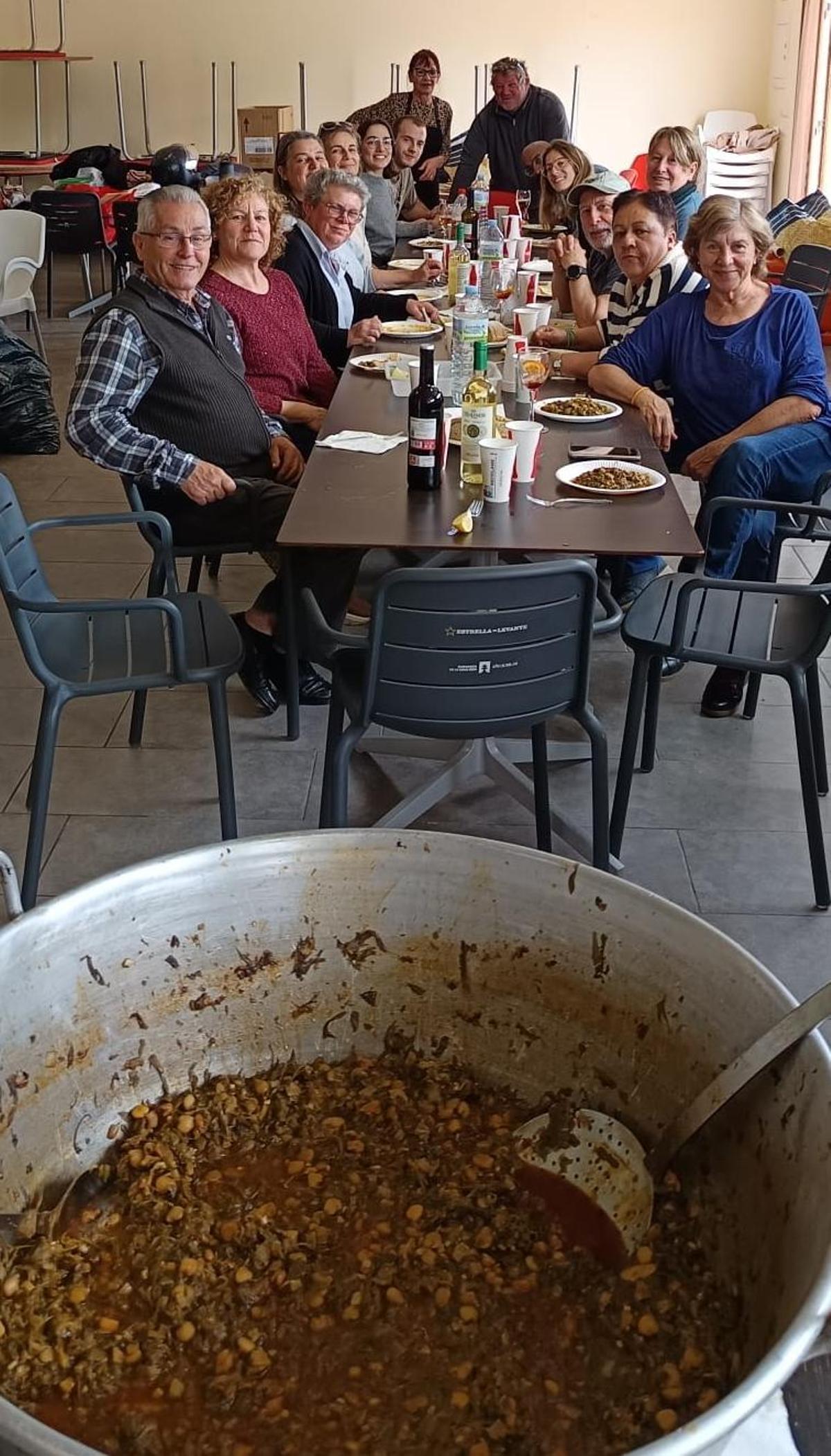 Galería: las imágenes del taller de cuinat organizado por la Asociación de Vecinos de Can Tomàs Galería: las imágenes del taller de cuinat organizado por la Asociación de Vecinos de Can Tomàs