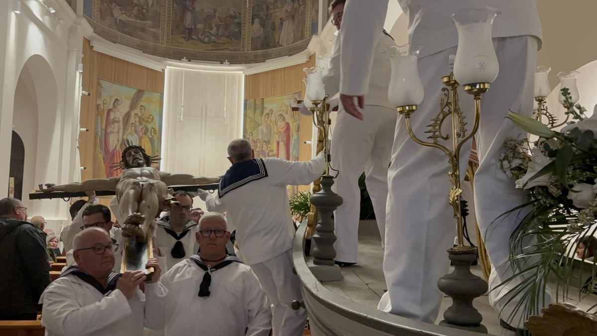 Las imágenes de la multitudinaria procesión de subida de la imagen del Santísimo Cristo del Mar de Benicarló