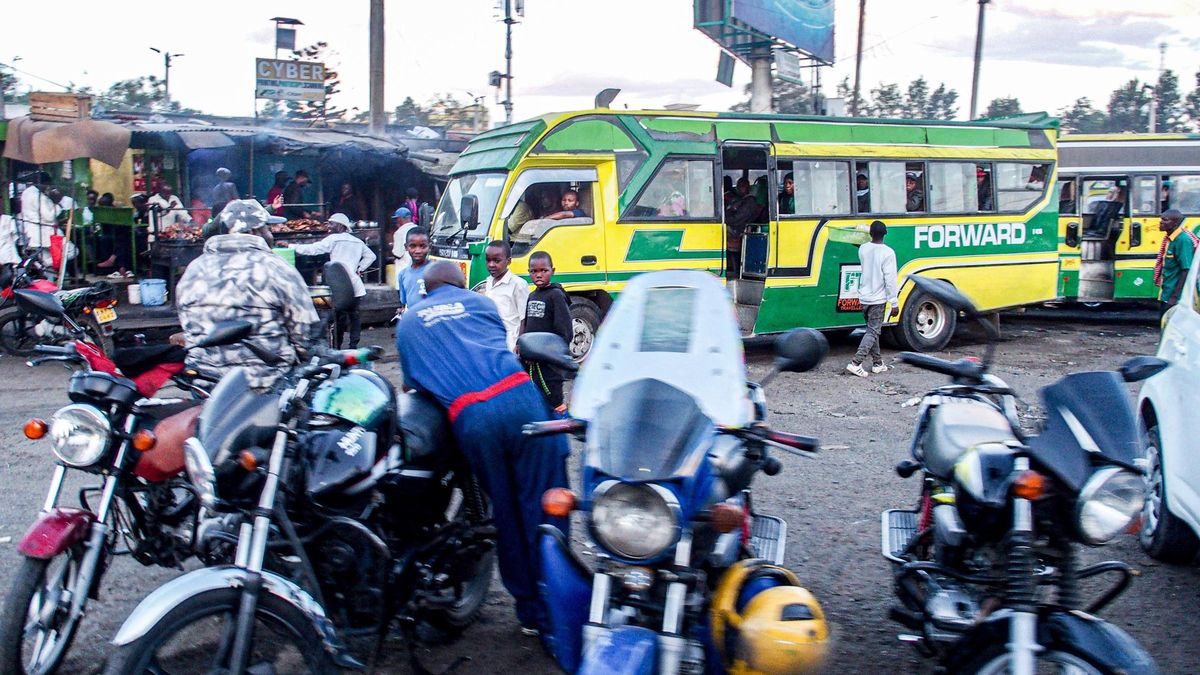 Motoristas esperan en la estación de Matatus en el centro de Nairobi.