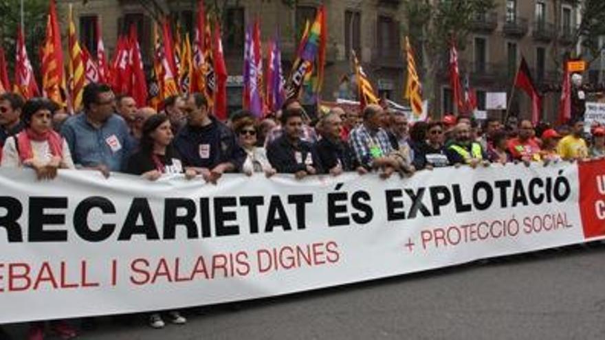 Milers de persones omplen el centre de Barcelona