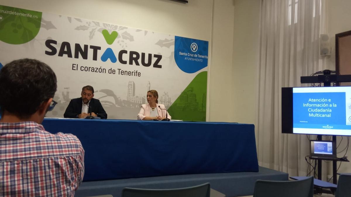 Presentación de las novedades en el servicio de atención ciudadana del Ayuntamiento de Santa Cruz.