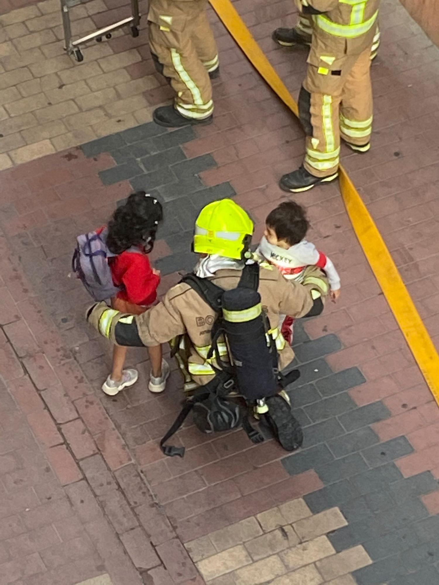 Una familia, cuatro de ellos menores, evacuada en un incendio en El Gancho