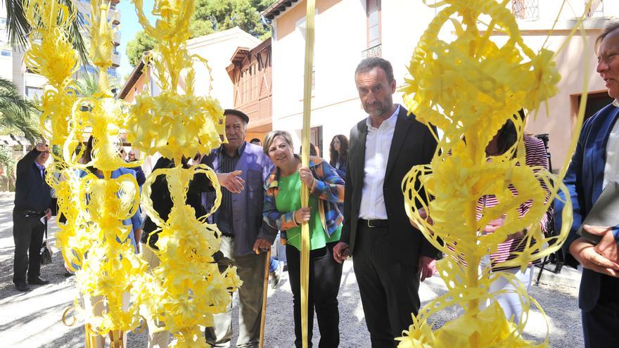 Elche envía unas majestuosas palmas blancas al Papa, a la reina Letizia y a Pedro Sánchez