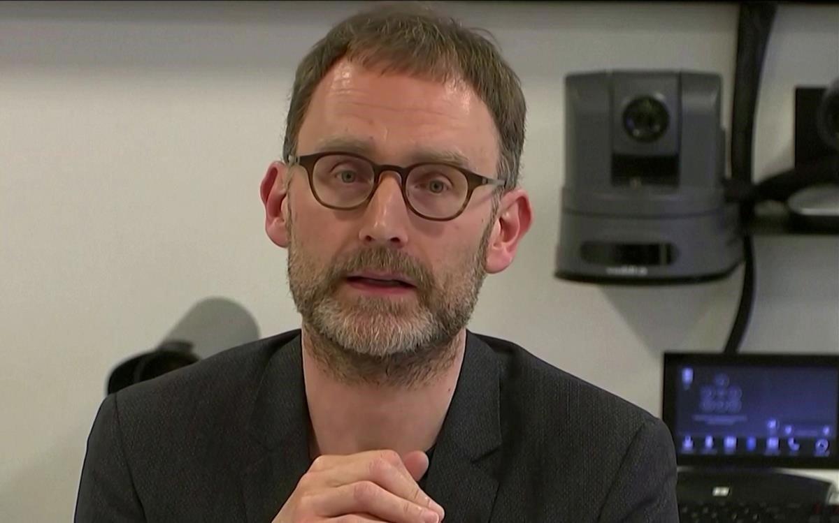 zentauroepp53332806 epidemiologist neil ferguson speaks at a news conference in 200506154758