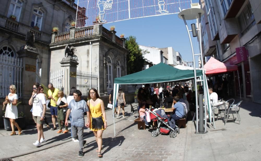 Los vecinos salen a "tapear" por la ciudad durante su tradicional fiesta gastronómica.