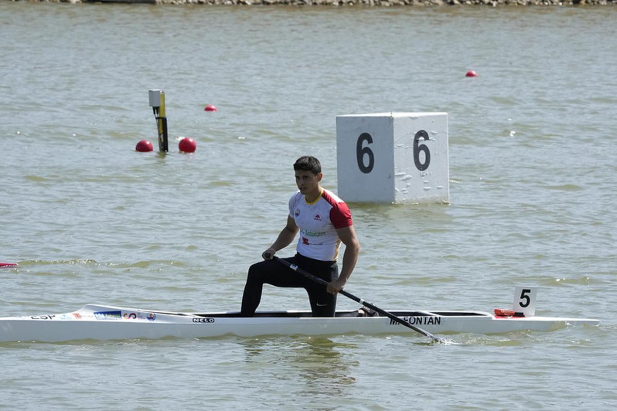 Manuel Fontán en aguas de Racice.