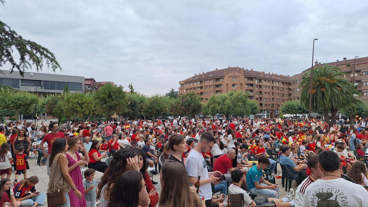 EN IMÁGENES: Piedras Blancas se echa a la calle para vivir el triunfo de España en el Mundial