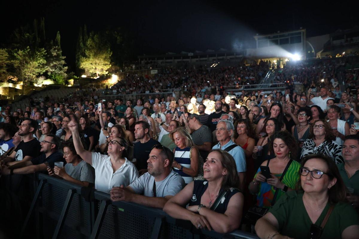 Luz Casal emociona a la Axerquía en una noche para el recuerdo
