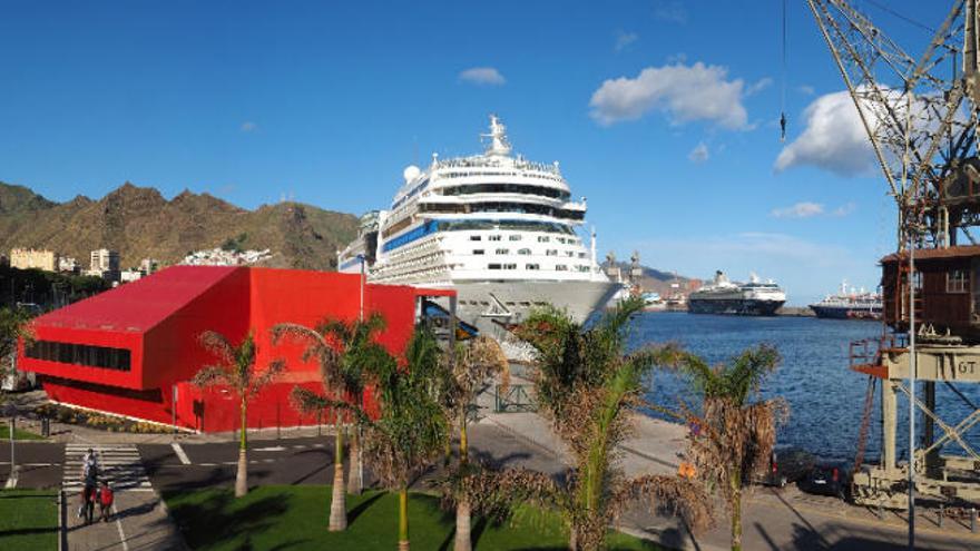 Panorámica del puerto de Santa Cruz de Tenerife.