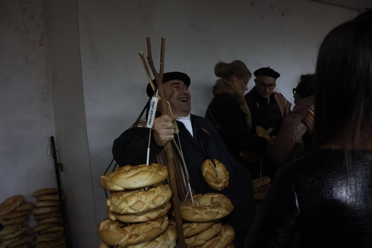 GALERÍA | Burros y roscas: la Cofradía del Cencerro sale por las calles de Zamora