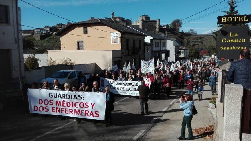 Manifestación por la sanidad pública en Puebla de Sanabria.